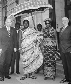 Otumfo Opoku Ware II Asantehene of Ashanti outside the Society’s headquarters after a visit in 1972